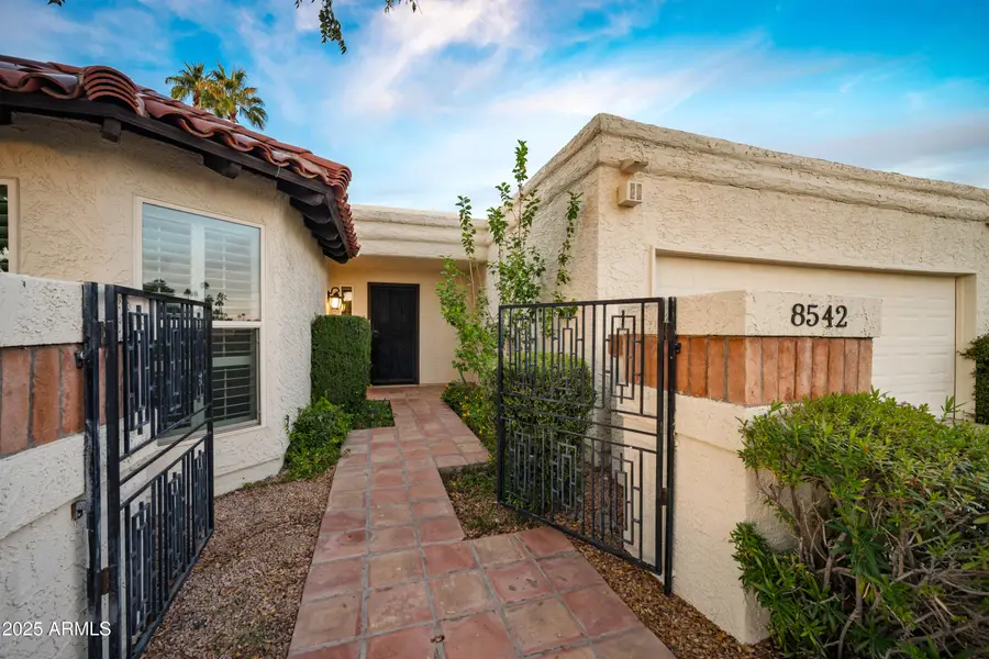 8542 E San Bernardo Drive, Scottsdale, AZ 85258 - Image #2