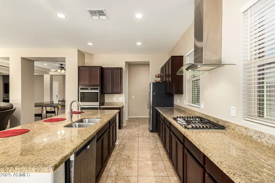 18327 W Wolf Street, Goodyear, AZ 85395 - Image #3