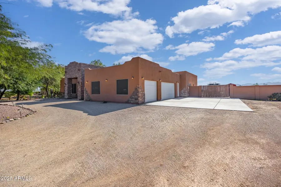 30826 N Crozier Road, Wittmann, AZ 85361 - Image #2