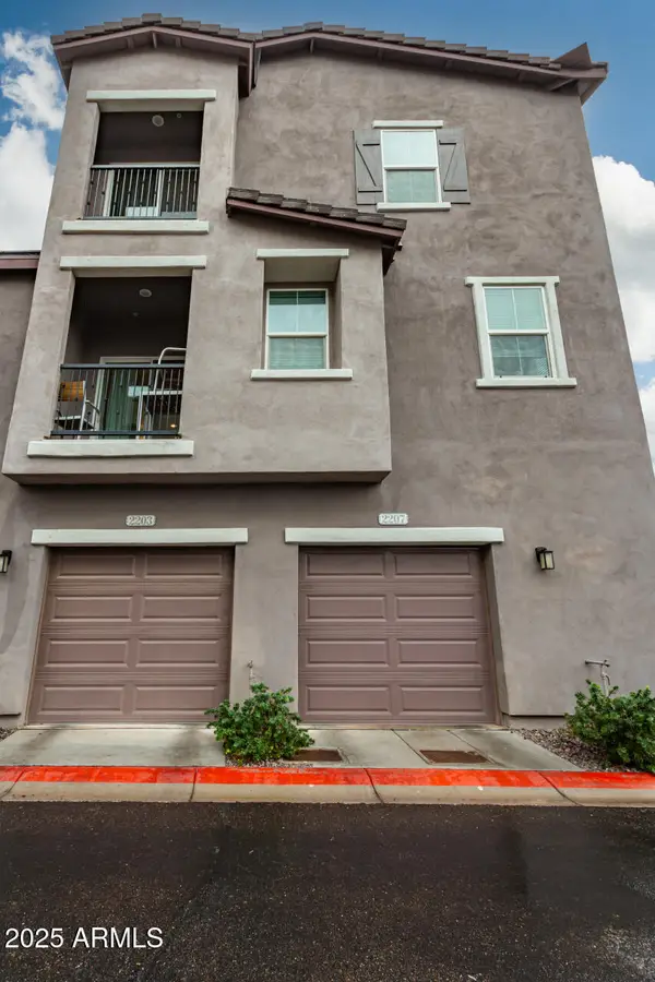 2207 E Hidalgo Avenue, Phoenix, AZ 85040