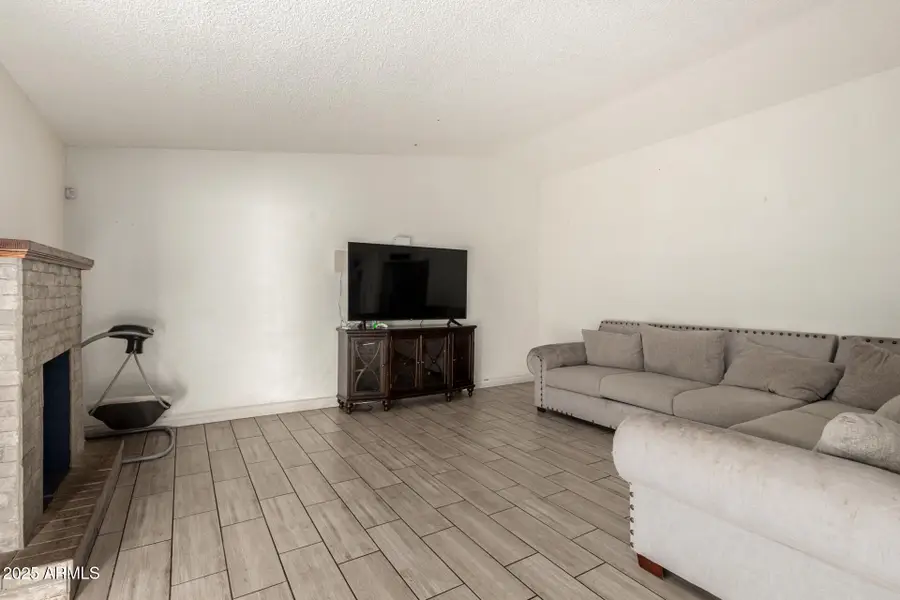 8001 W College Drive, Phoenix, AZ 85033 - Image #3