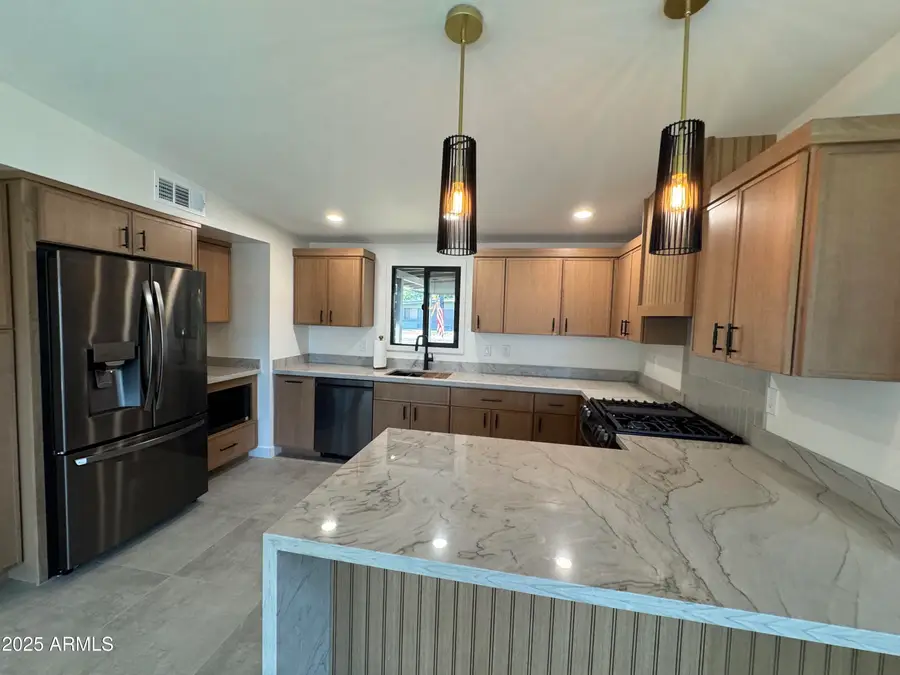 3749 E Laurel Lane, Phoenix, AZ 85028 - Image #2