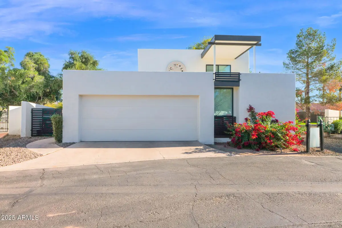 4834 E Earll Drive E, Phoenix, AZ 85018 - Image #1