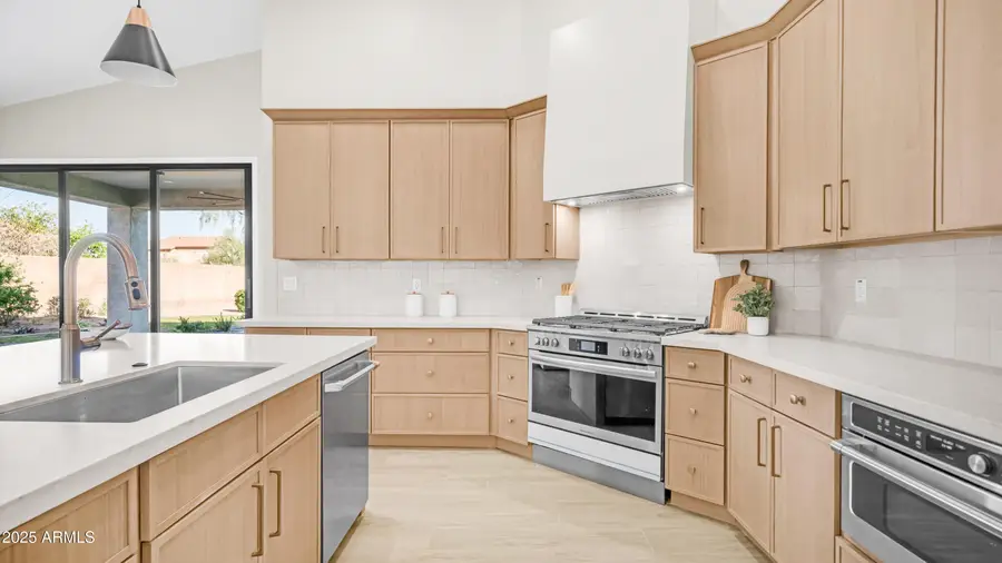 23137 N 104th Avenue, Peoria, AZ 85383 - Image #2