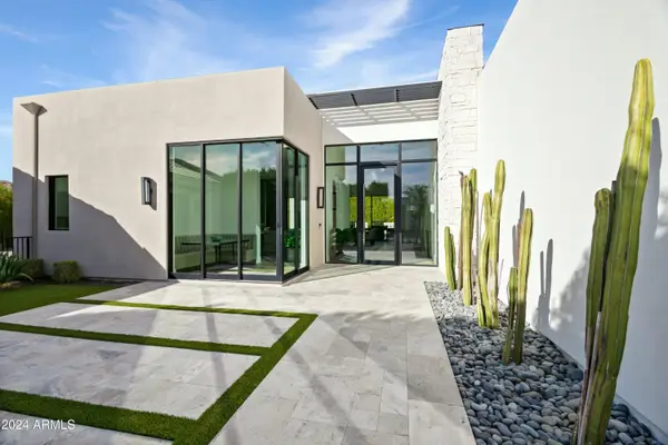 6862 E Joshua Tree Lane, Paradise Valley, AZ 85253