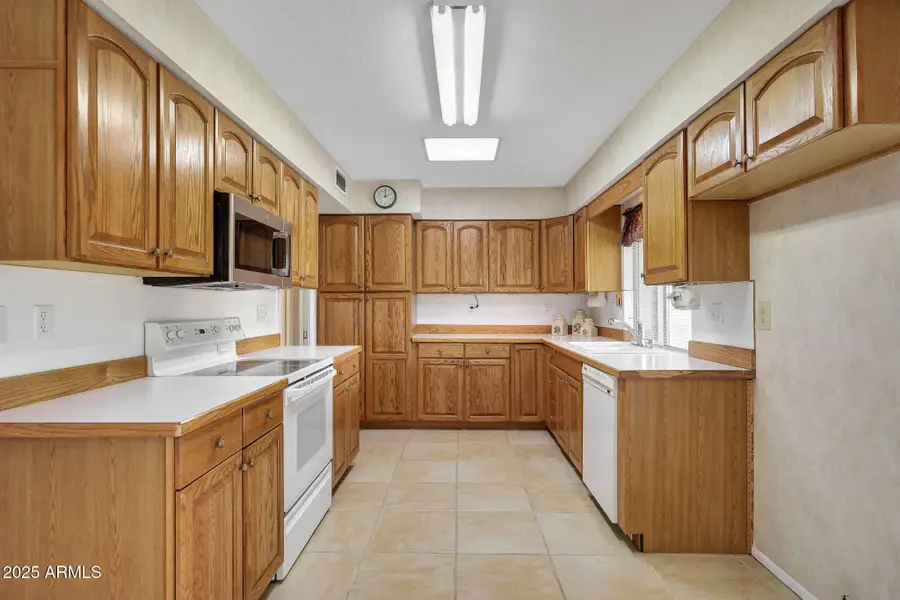 15406 N Boswell Boulevard, Sun City, AZ 85351 - Image #3