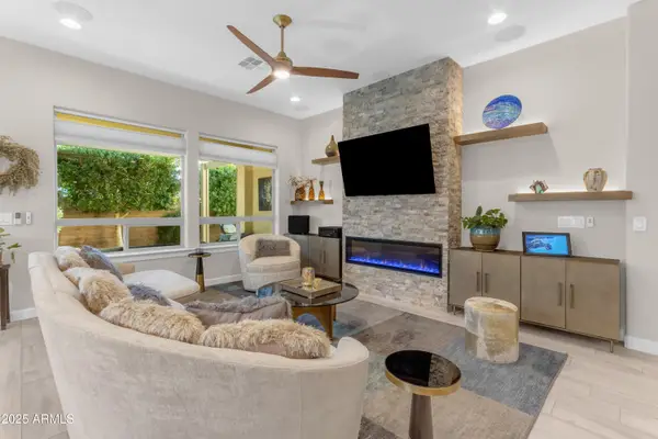 829 E Snowy Farm Drive, Queen Creek, AZ 85140