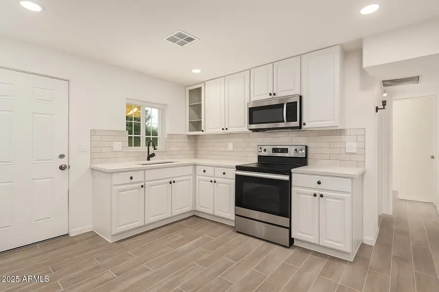 7533 W Sheila Lane, Phoenix, AZ 85033 - Image #2