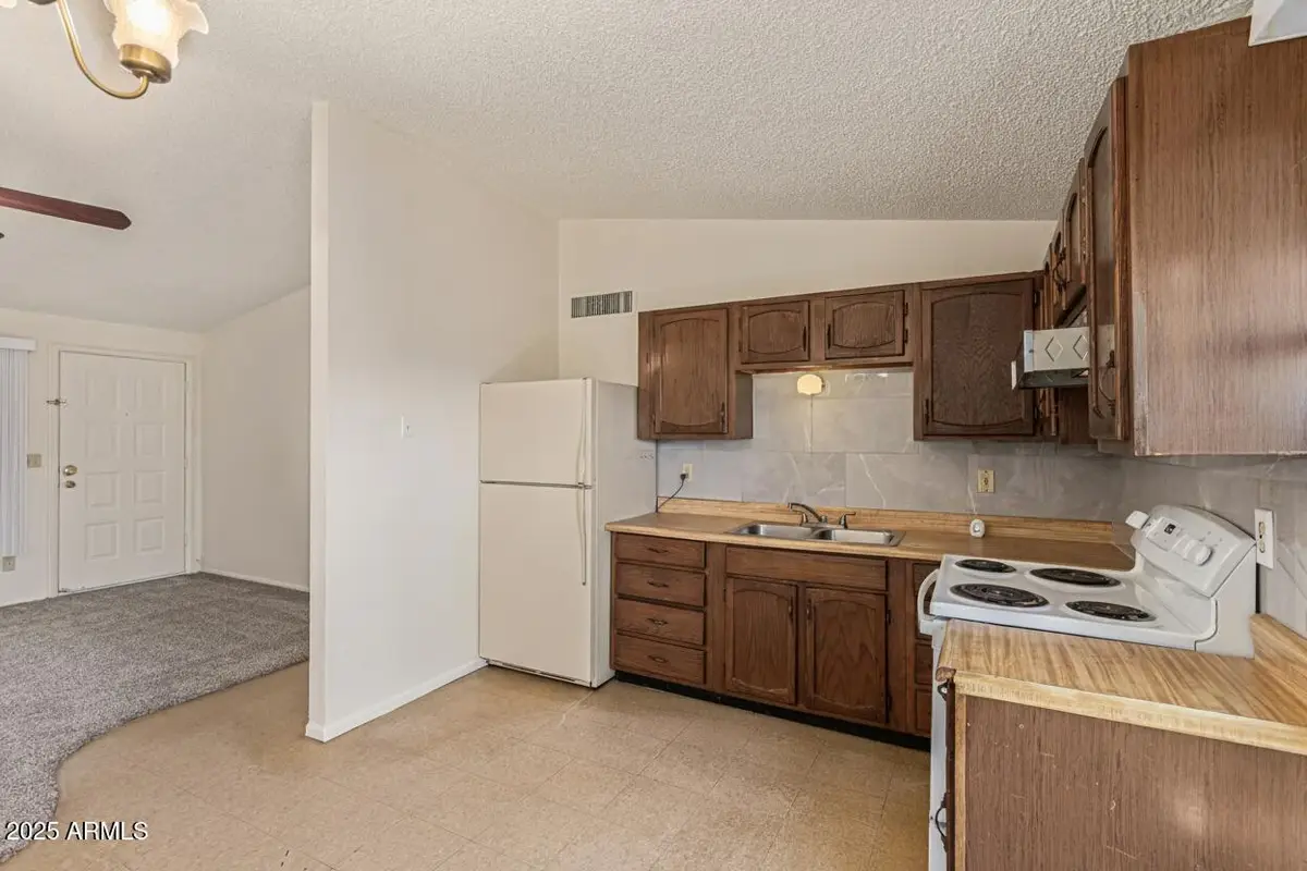 3645 N 71st Avenue #10, Phoenix, AZ 85033 - Image #1