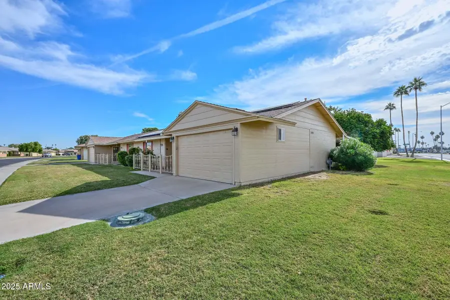 10643 W Roundelay Circle, Sun City, AZ 85351 - Image #2