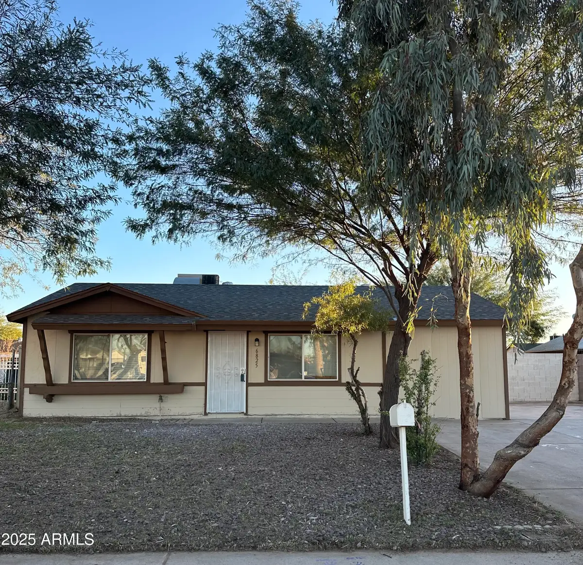 6825 W Vernon Avenue, Phoenix, AZ 85035 - Image #1