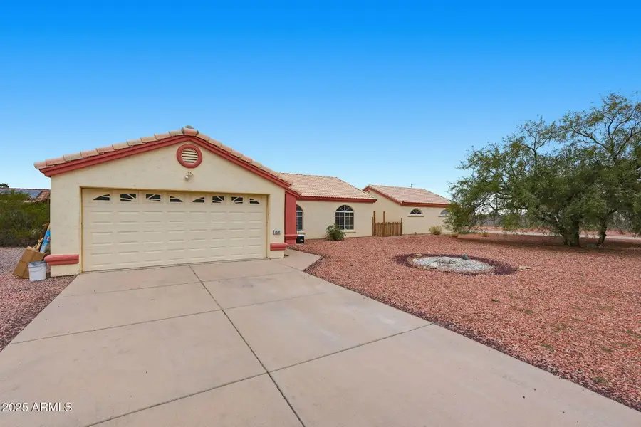 9561 W Hartigan Lane, Arizona City, AZ 85123 - Image #2