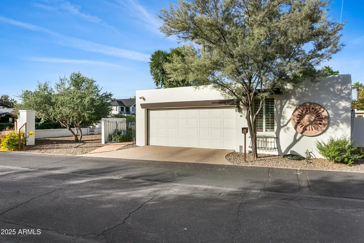 4822 E Earll Drive, Phoenix, AZ 85018 - Image #1