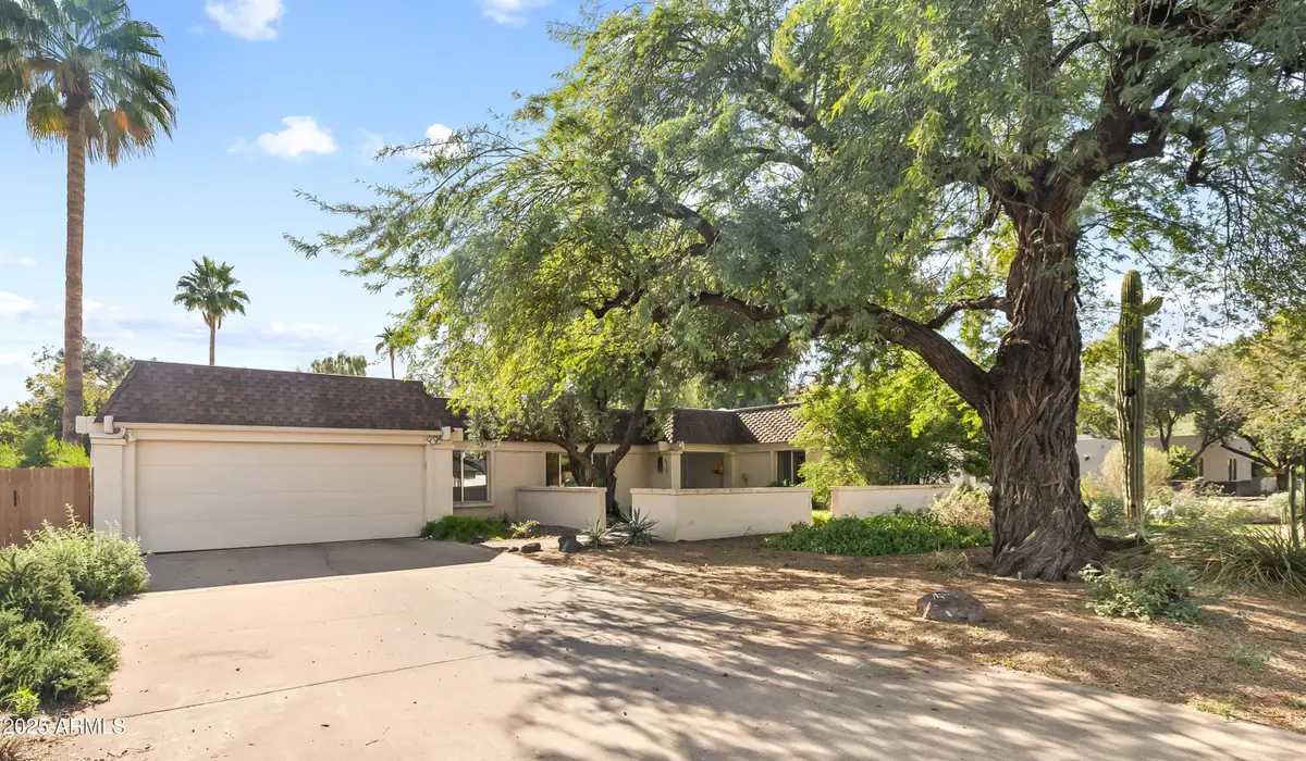 911 W Gleneagles Drive, Phoenix, AZ 85023 - Image #1