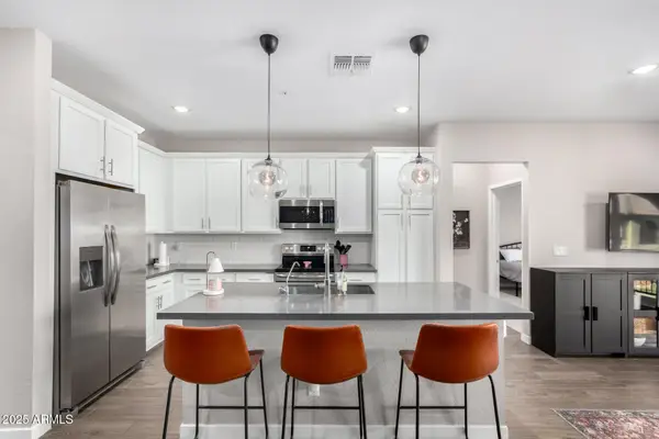 155 N Lakeview Boulevard #260, Chandler, AZ 85225