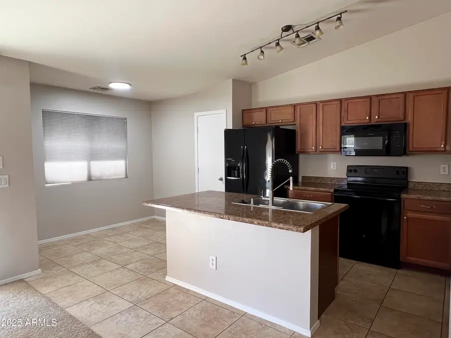 9847 W Lone Cactus Drive, Peoria, AZ 85382 - Image #2