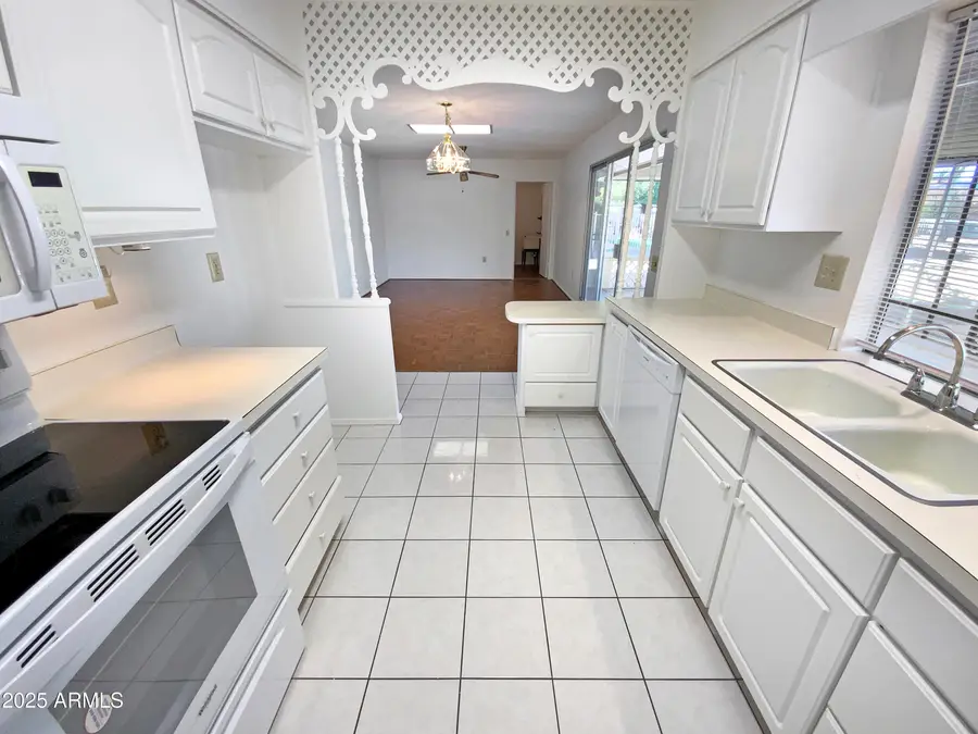 9806 W Hutton Drive, Sun City, AZ 85351 - Image #2