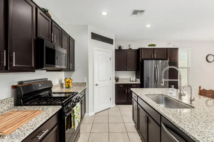 10749 W Swayback Pass Pass, Peoria, AZ 85383 - Image #2