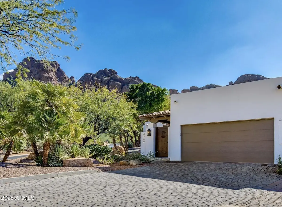 5800 N Echo Canyon Lane, Phoenix, AZ 85018 - Image #1