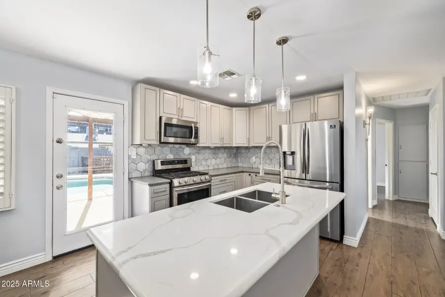 2439 E Minnezona Avenue, Phoenix, AZ 85016 - Image #2