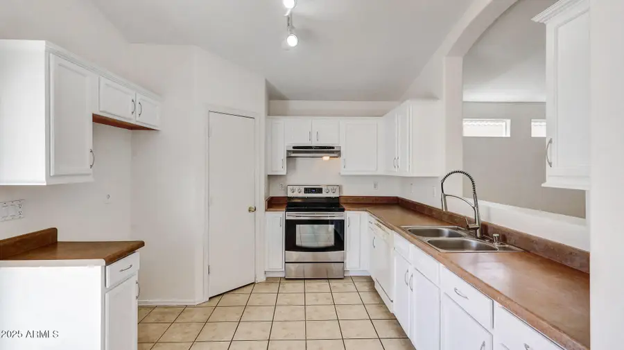 1401 S 107th Drive, Avondale, AZ 85323 - Image #2