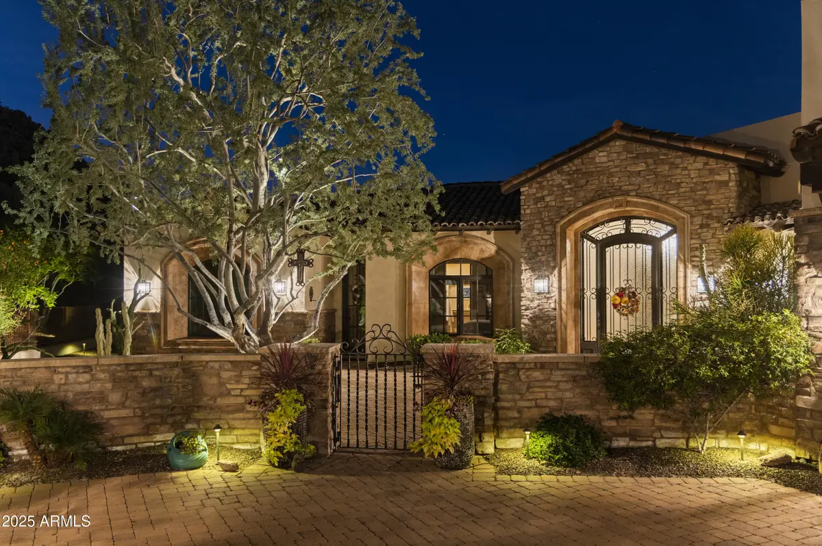 6102 E Sage Drive, Phoenix, AZ 85253 - Image #1