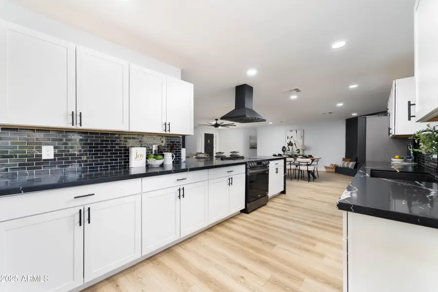 5728 E Sharon Drive, Phoenix, AZ 85254 - Image #2