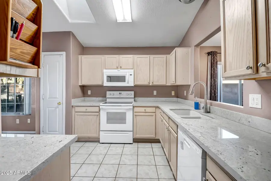 15551 N Lasso Drive, Surprise, AZ 85374 - Image #2