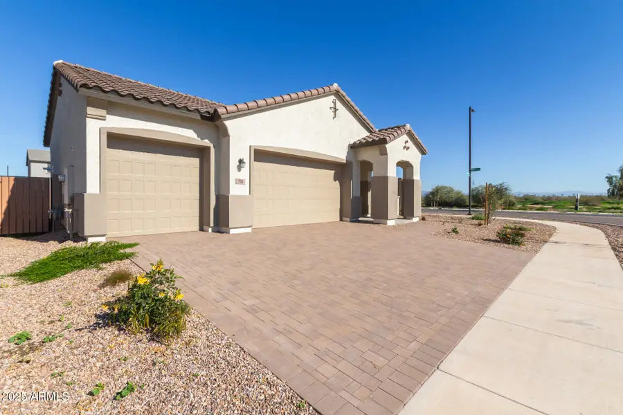 716 W Kingbird Drive, San Tan Valley, AZ 85140 - Image #2