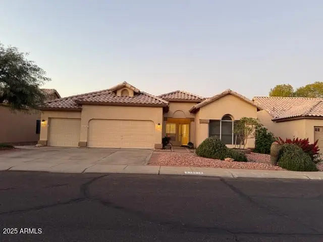 10910 W Laurelwood Lane, Avondale, AZ 85392 - Image #2