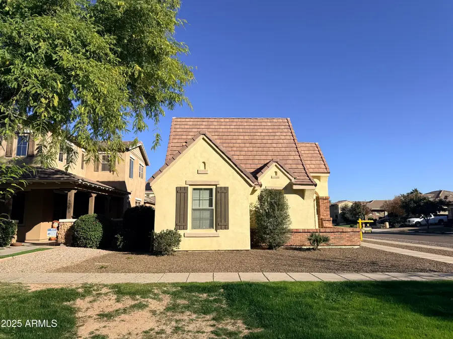 15384 W Dahlia Drive, Surprise, AZ 85379 - Image #2