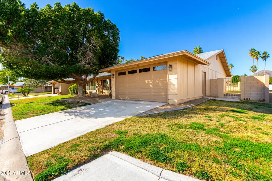 12166 S Shoshoni Drive, Phoenix, AZ 85044 - Image #2