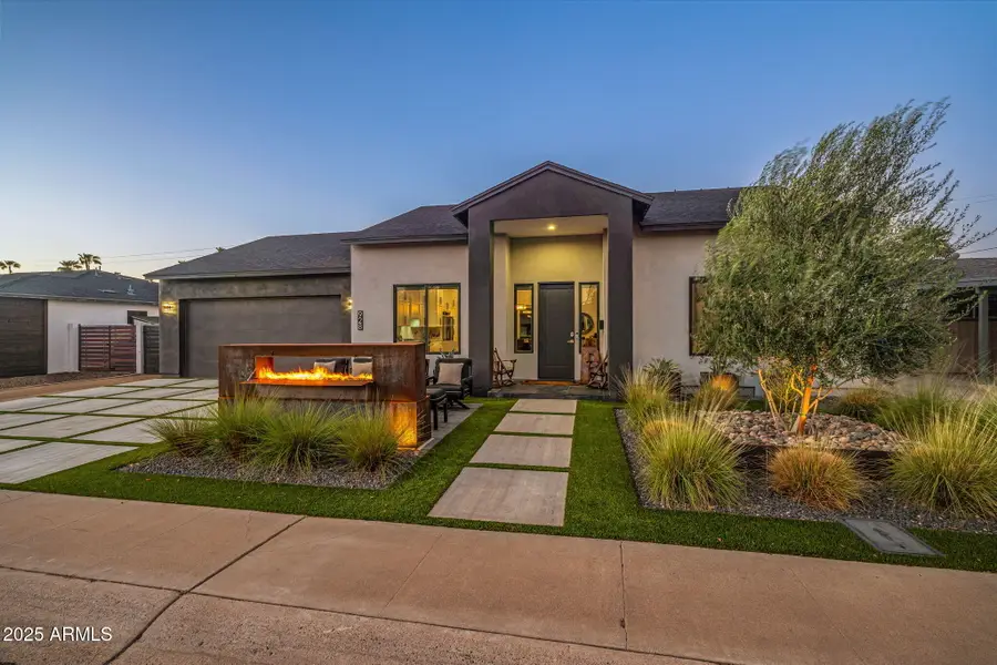 928 E Berridge Lane, Phoenix, AZ 85014 - Image #2