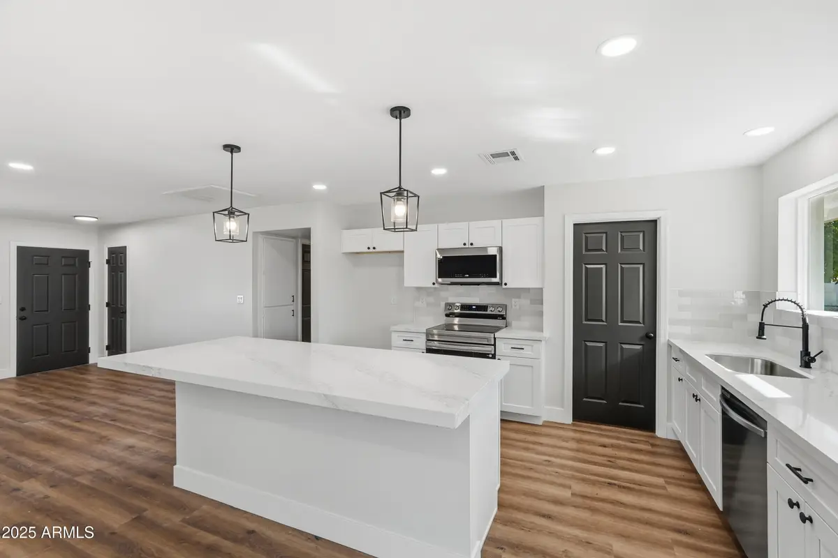 10537 W La Jolla Drive, Sun City, AZ 85351 - Image #1