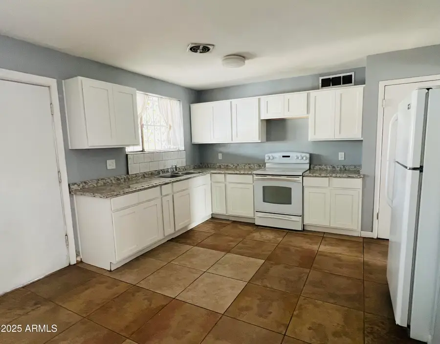 3213 N 49th Lane, Phoenix, AZ 85031 - Image #3