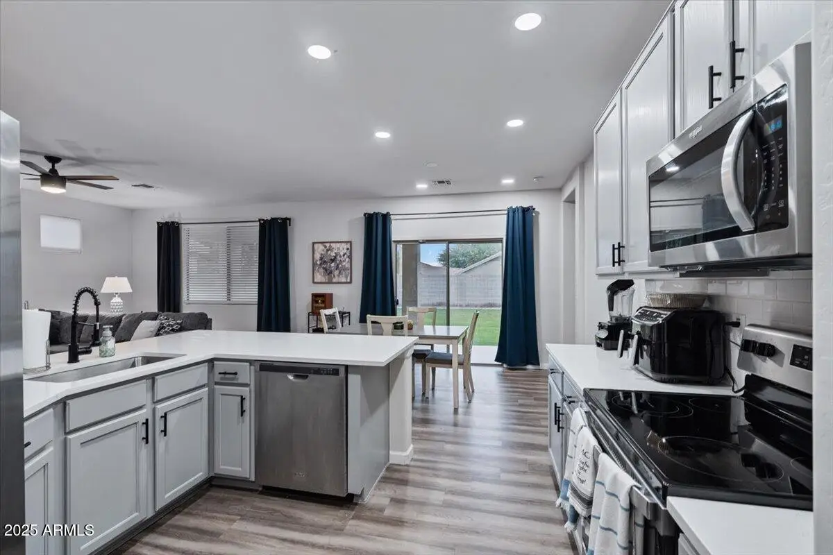 1524 E Gary Way, Phoenix, AZ 85042 - Image #1