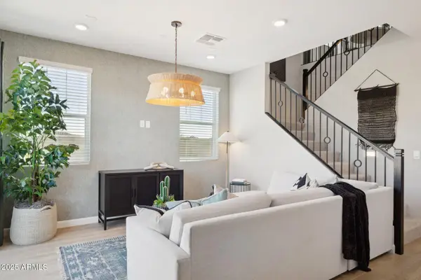 5870 E Zachary Drive, Phoenix, AZ 85054