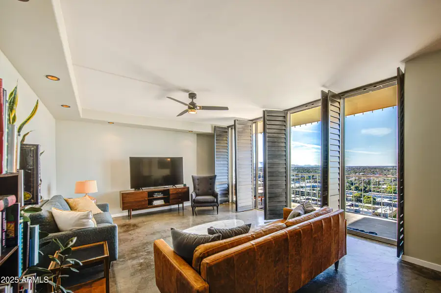 207 W Clarendon Avenue #20B, Phoenix, AZ 85013 - Image #2