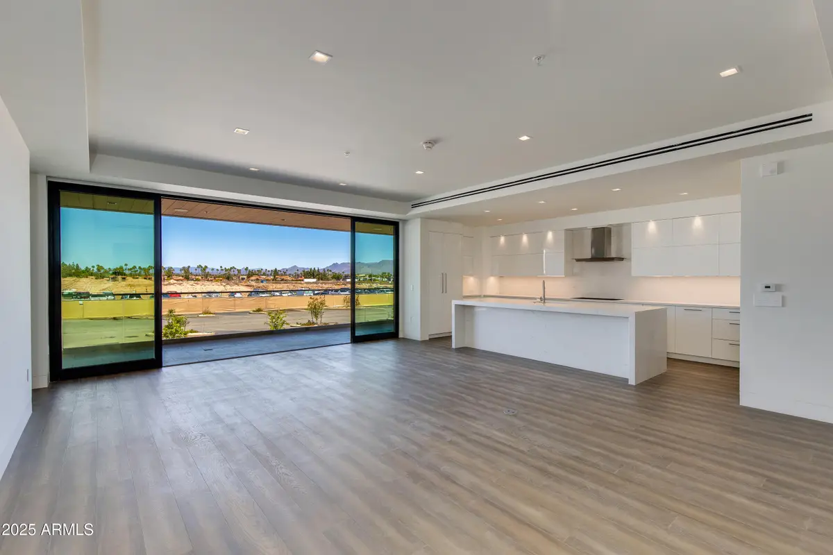 6587 N Palmeraie Boulevard #2011, Phoenix, AZ 85001 - Image #1