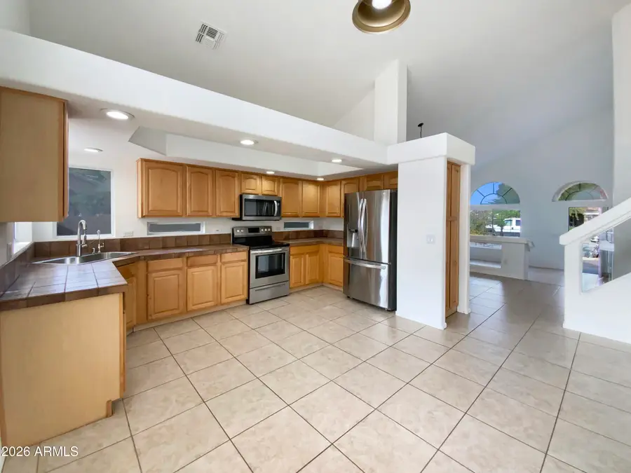433 E Lakeview Drive, San Tan Valley, AZ 85143 - Image #2
