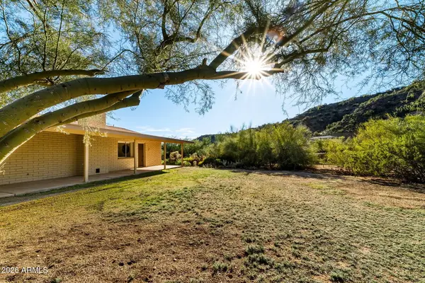 9004 E Grandview Drive, Mesa, AZ 85207