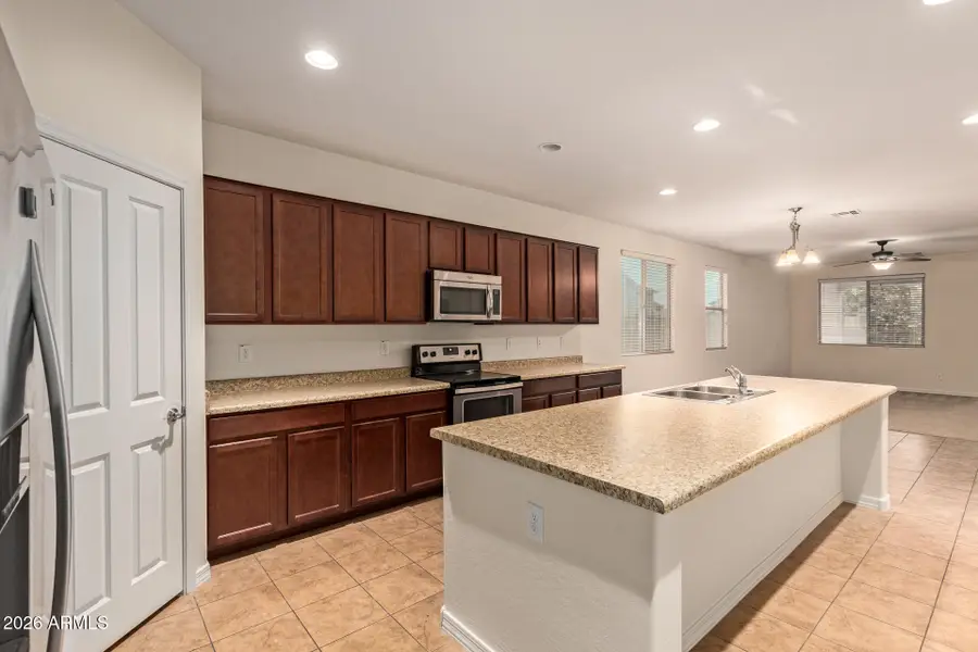 41334 W Rio Bravo Drive, Maricopa, AZ 85138 - Image #2