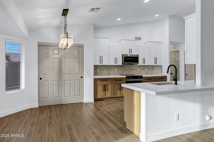 952 S Canal Drive, Gilbert, AZ 85296 - Image #2