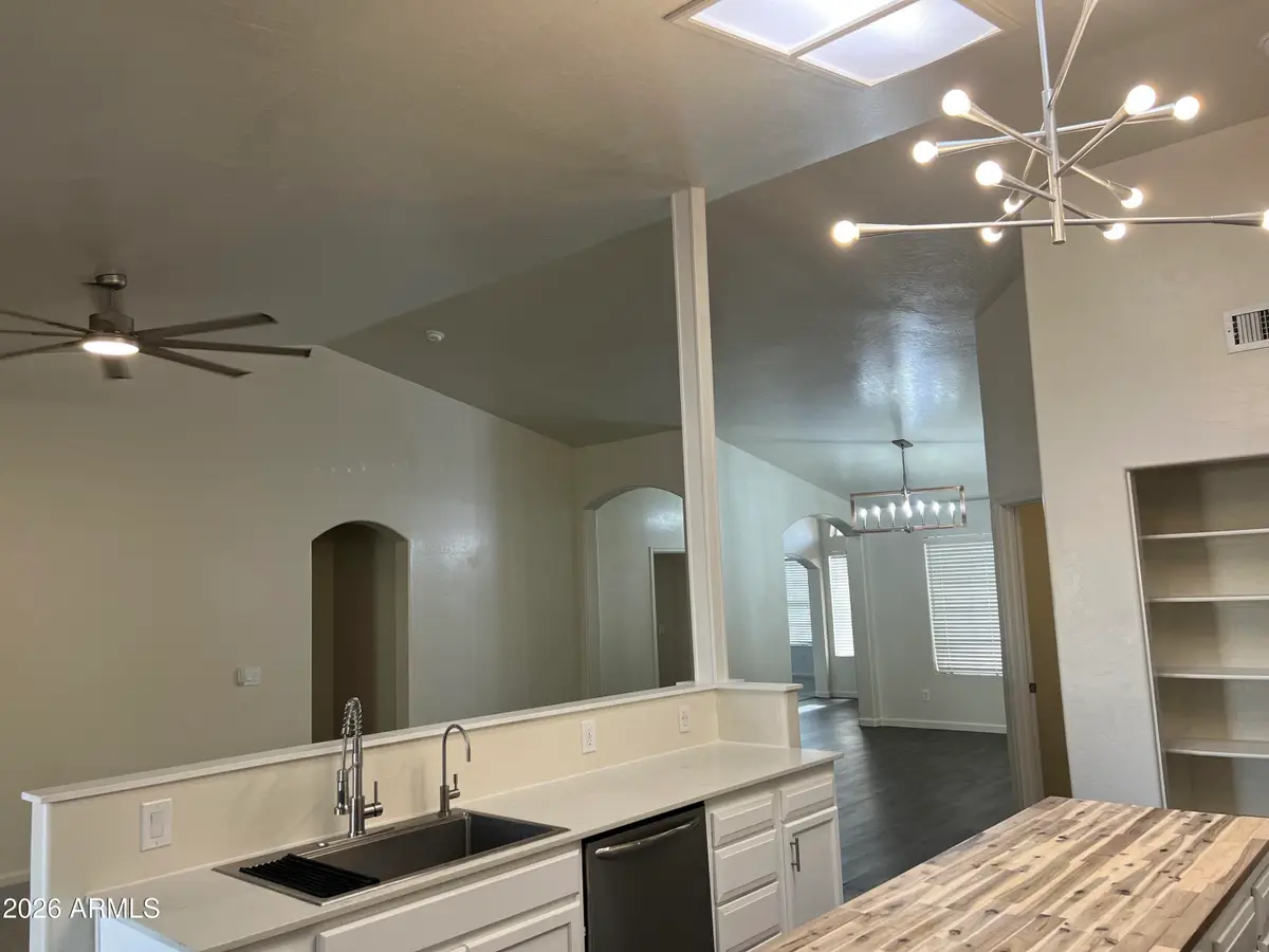 910 S Paradise Drive, Gilbert, AZ 85233 - Image #1