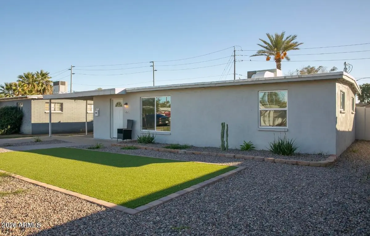 2205 W Cambridge Avenue, Phoenix, AZ 85009 - Image #1