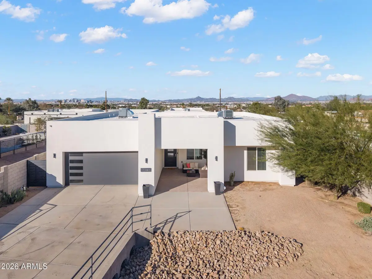 2252 E South Mountain Avenue, Phoenix, AZ 85042 - #1