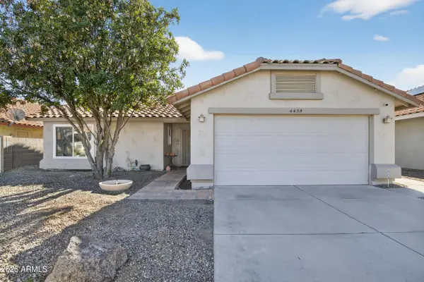 4439 E Thistle Landing Drive, Phoenix, AZ 85044