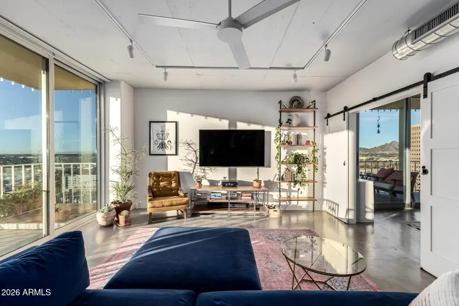 207 W Clarendon Avenue #21C, Phoenix, AZ 85013 - Image #2