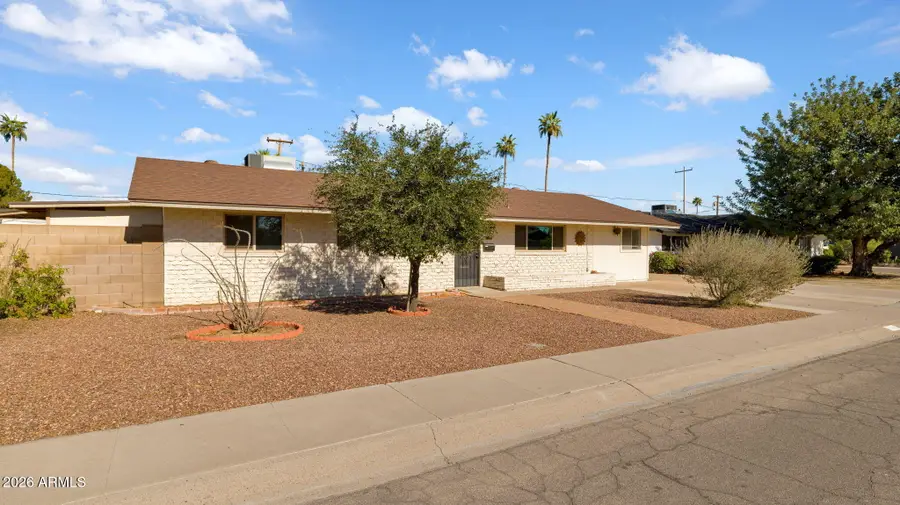 7526 E Minnezona Avenue, Scottsdale, AZ 85251 - #2