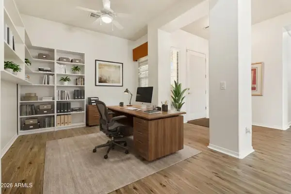 5634 N 82nd Avenue, Glendale, AZ 85303